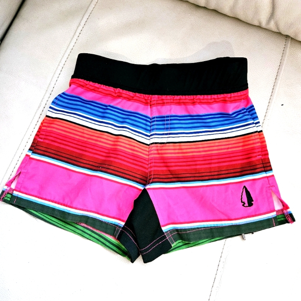 Tachuntfish brand boys shorts, sz 6, Serafe pattern